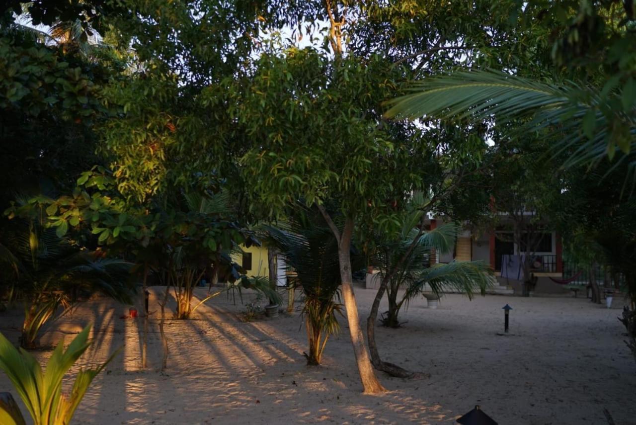 Aloha Beach Resort Tangalle Kültér fotó