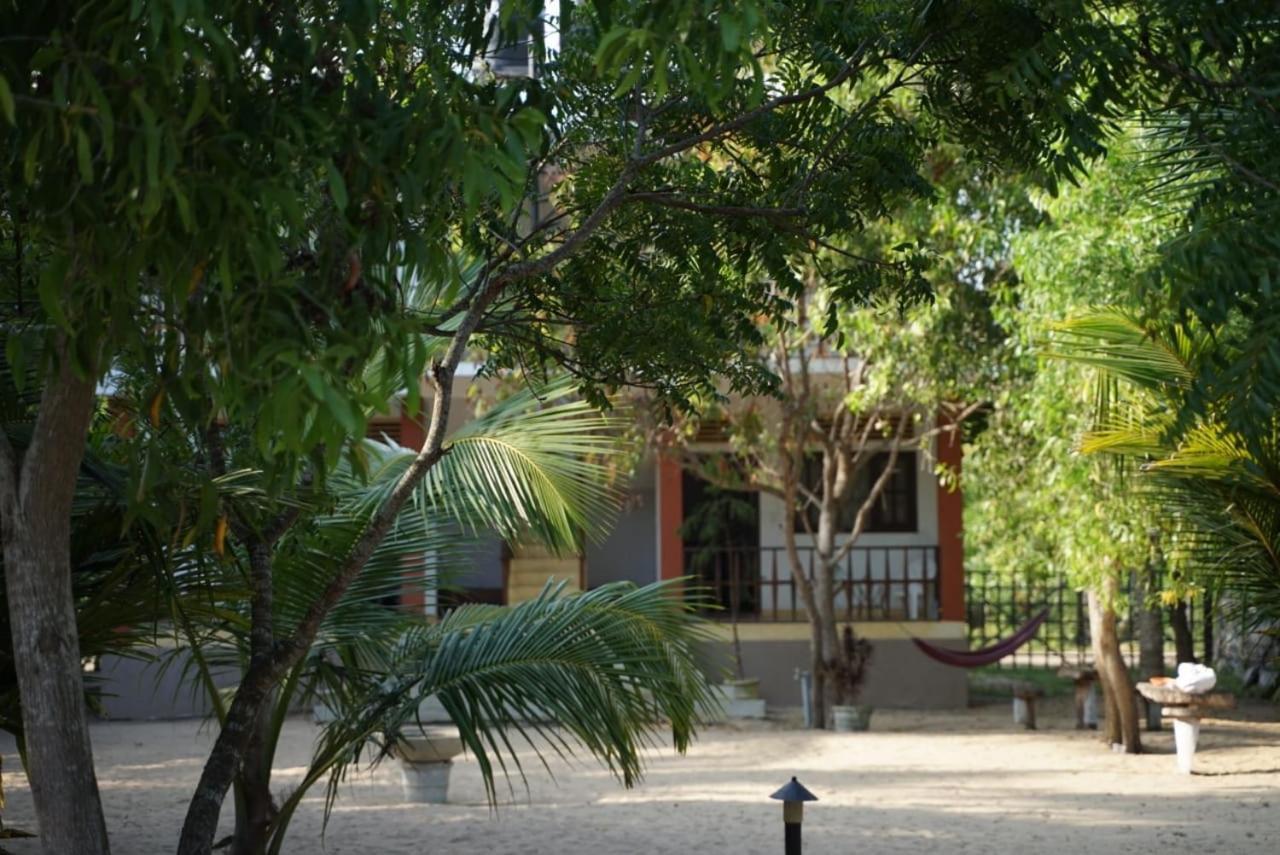 Aloha Beach Resort Tangalle Kültér fotó